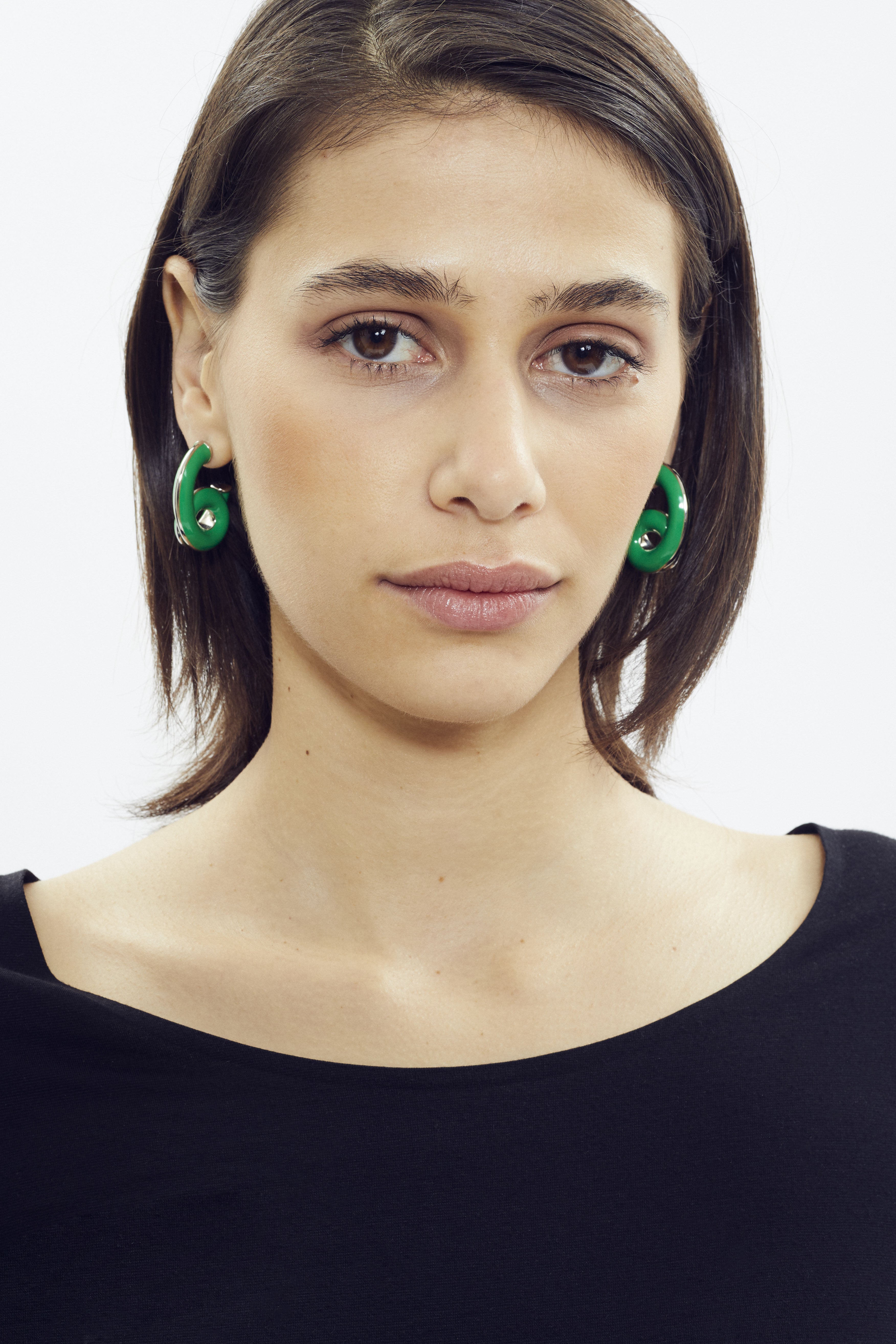 Small symmetrical hoop earring with green enamel and platinum finish by SONNEY