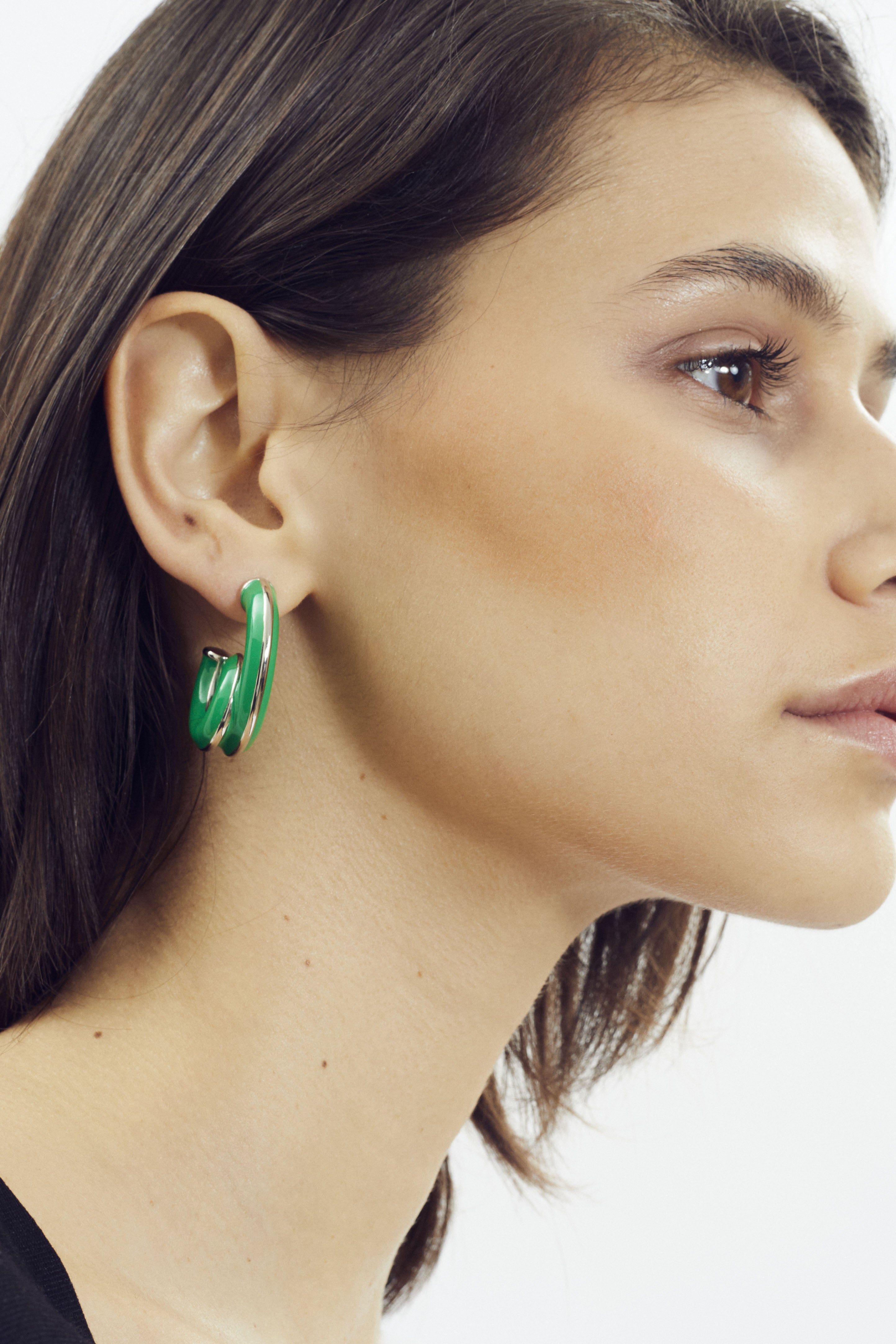 Small symmetrical hoop earring with green enamel and platinum finish by SONNEY